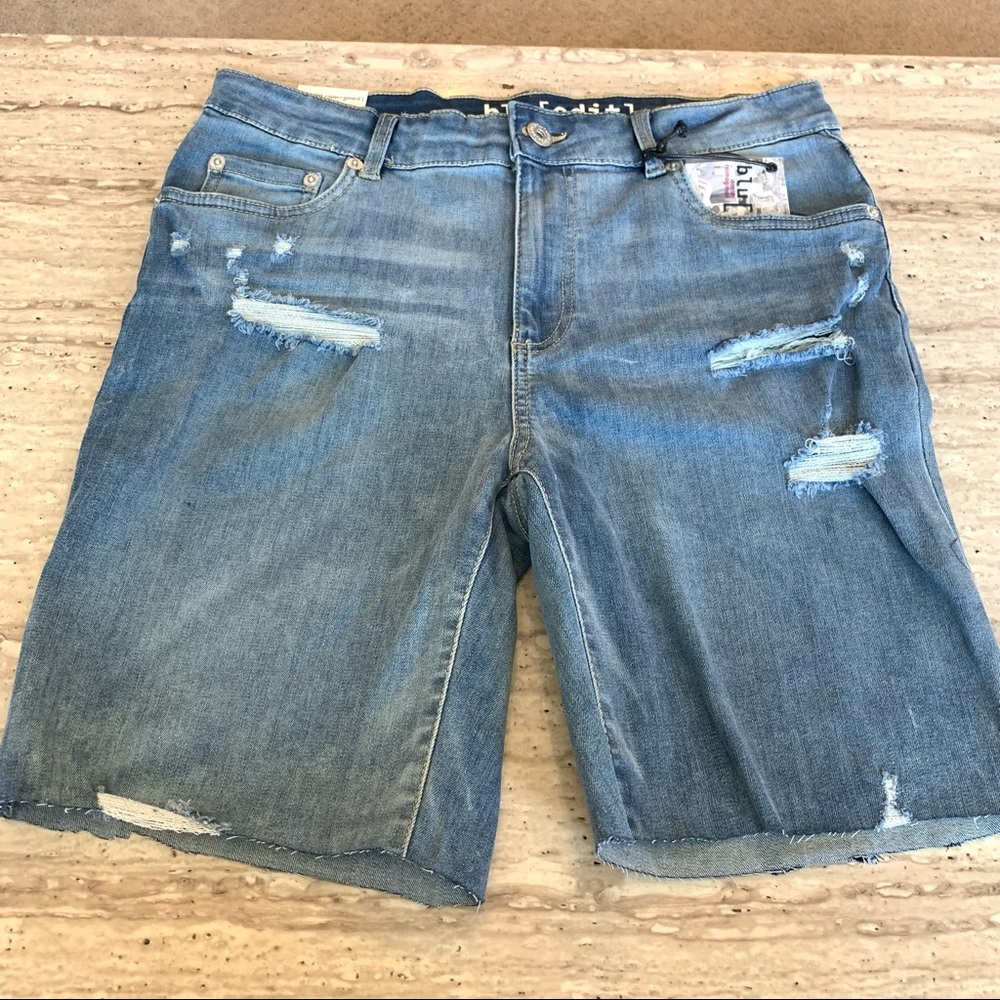 NWT Women Bermudas Denim Shorts Size: 13